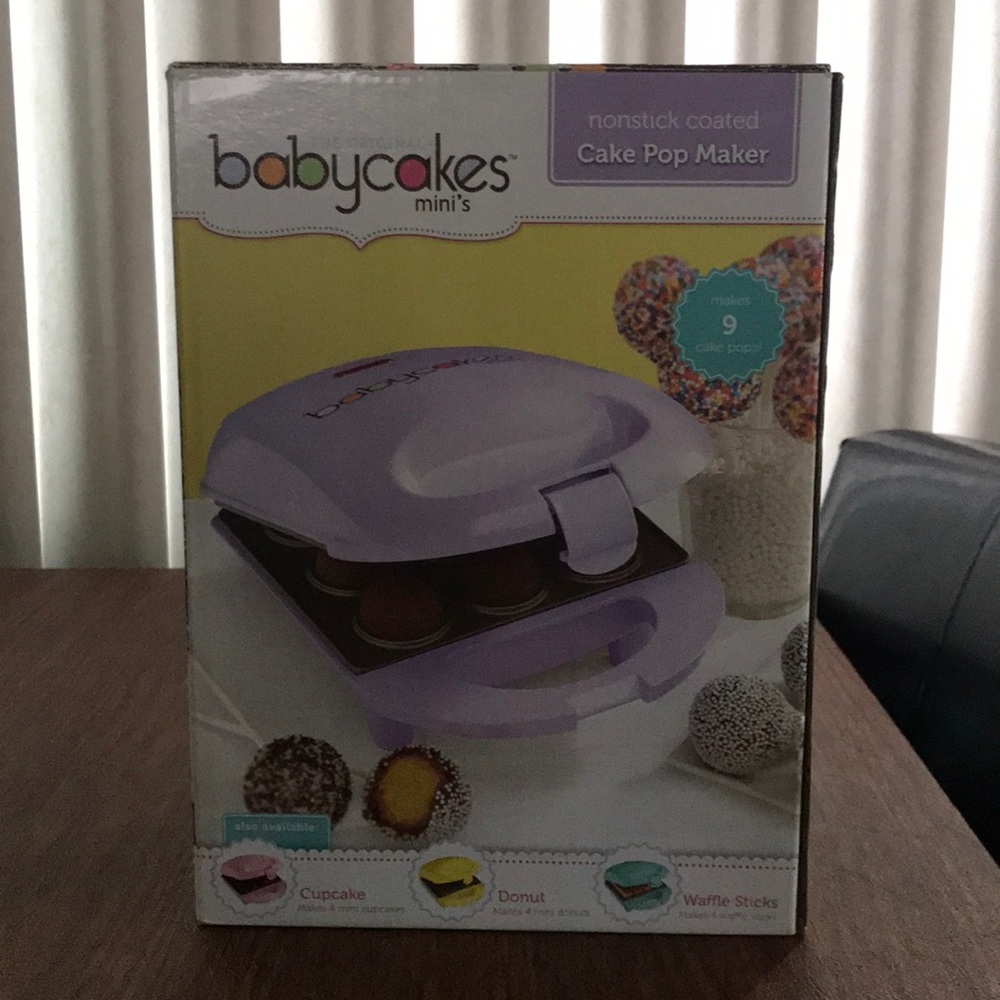 Cake pop maker with stand